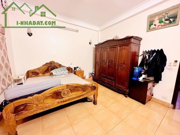 Bán nhà mặt phố Nguyễn Văn Cừ quận Long Biên vị trí đẹp vỉa hè buôn bán sầm uất 129m 36 tỷ - 4