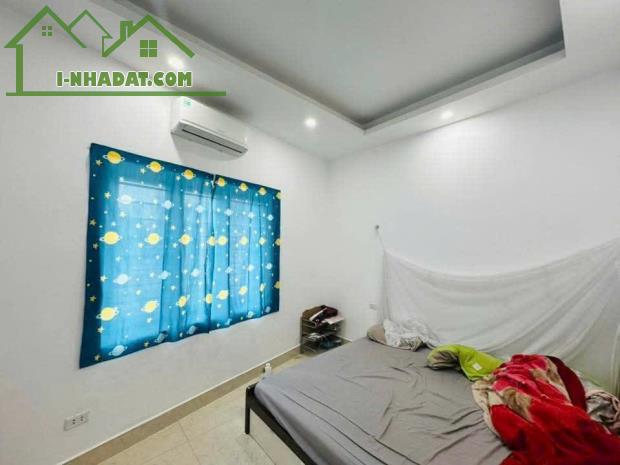 Chỉ 4 tỷ 2 có tl. Bán nhà Gia Quất 31m x 3T, ở luôn, gần oto tránh . duy nhất 1 căn trong - 2