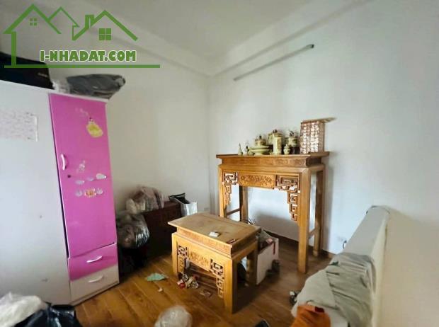 Chỉ 4 tỷ 2 có tl. Bán nhà Gia Quất 31m x 3T, ở luôn, gần oto tránh . duy nhất 1 căn trong - 1
