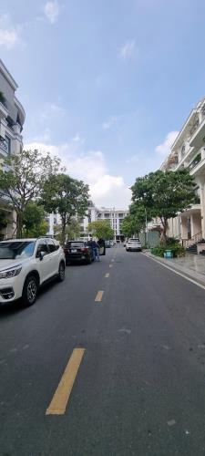 NHÀ PHỐ 5 TẦNG - SÁT KĐT VẠN PHÚC CITY  - NGANG 4.5M, 4 PN - 7 CHỖ NGỦ TRONG NHÀ - 3