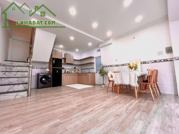 Bán gấp nhà mới đẹp lung linh ở ngay Trần xuân Soạn, hẻm rộng rãi, cao ráo, 30m2, 3T, SHR. - 4