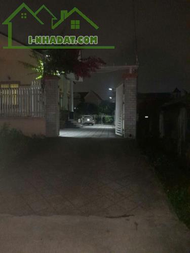 Bán gấp nhà đẹp ngang khủng hẻm thoáng mát nhỉnh 3T ngay trung tâm Tam Bình THủ Đức. - 2