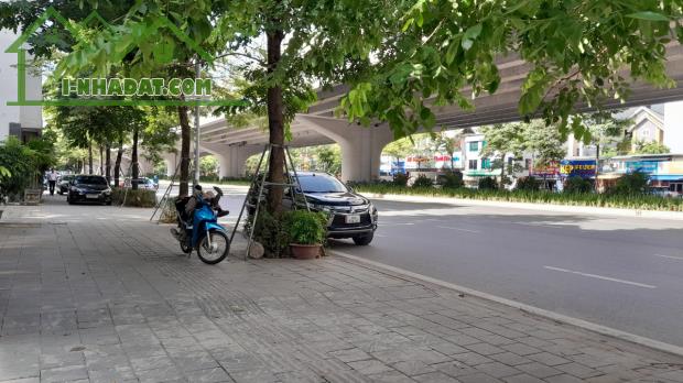 Bán nhà 4 tầng phố Phạm Văn Đồng chỉ 7.x tỷ, Phân lô quân đội, 50m ra oto tránh, 2 thoáng