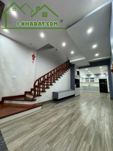 BÁN NHÀ NGÔ GIA TỰ LONG BIÊN 56M2 5T Ô TÔ ĐỖ CỬA, DÂN XÂY, NHỈNH 8 TỶ