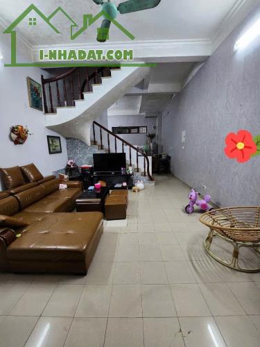 Bán nhà chính chủ 5 tầng Gia Quất Long Biên ôtô qua nhà giá 11.5 tỷ