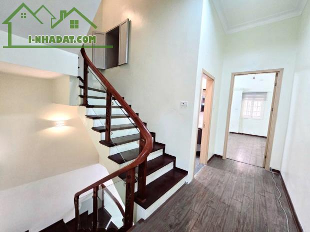 🏡 Bán nhà Ngọc Lâm, 66m2 x 4 tầng, Ở ngay, Ô tô, Cách cầu Long Biên 200m, 9 tỷ 3 - 4