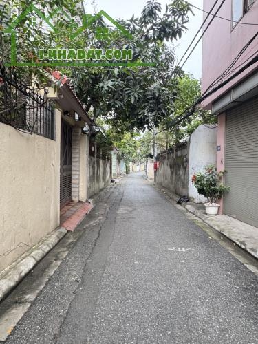 VỊ TRÍ ĐẮC ĐỊA-THÔNG SỐ VÀNG-Ô TÔ THÔNG- 1 NHÀ RA PHỐ. - 2