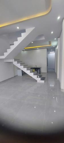 BÁN GẤP NHÀ GẦN CHỢ THẠNH PHÚ 1T 1L 3PN 2WC 1PK SÂN TRƯỚC ĐỂ XE HƠI 7C gía 1ty500 SHR - 4