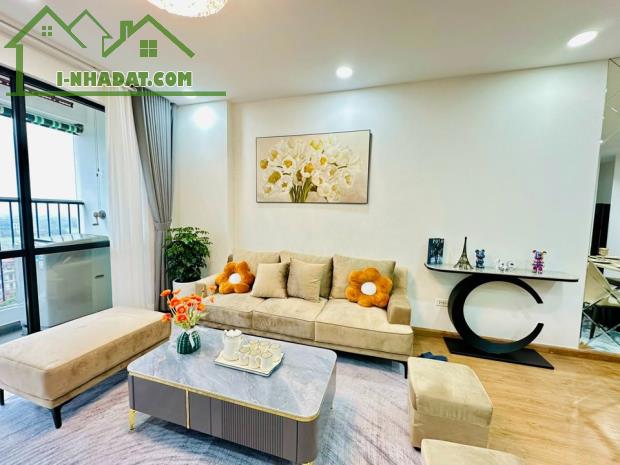 Bán chung cư 113 Trung Kính, 100m2, 3pn, full nội thất, 6.x tỷ - 0975118822.