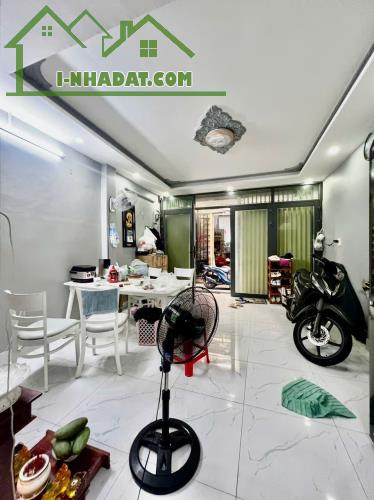 BÁN NHÀ  03 TẤM BTCT

 - KhU DÂN CƯ HIỆN HỮU, P13 , Quận 4

NGANG 4M CÓ 4 TỶ - 4