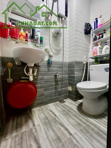 BÁN NHÀ  03 TẤM BTCT

 - KhU DÂN CƯ HIỆN HỮU, P13 , Quận 4

NGANG 4M CÓ 4 TỶ - 2