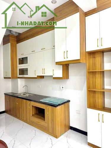 Bán nhà đường Yên Hòa Phường Yên Nghĩa, dt 36m2, 5T, ô tô đỗ cửa, giá 3.8 tỷ - 4