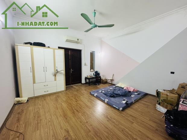 PHƯỜNG LIÊN MẠC, BẮC TỪ LIÊM, DT 99,1㎡, MT 5m, Hậu 5,2m, NHÀ 3T CŨ, Ô TÔ ĐỖ CỬA VÀO NHÀ - 3