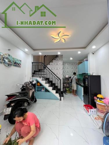 PHÚ NHUẬN - 4 TẦNG - MỚI, ĐẸP LUNG LINH - VÀO Ở NGAY - NHỈNH 4.5 TỶ - 1