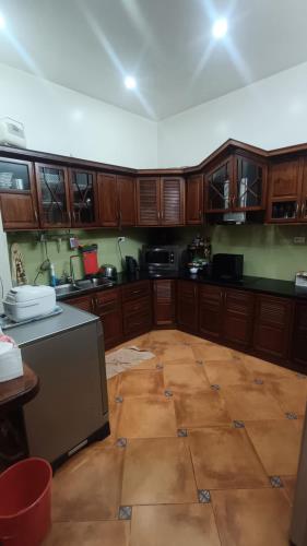 Bán nhà Ôtô tránh Phố Hoàng Cầu: 50m2/5Tầng/MT 4.2m 27 Tỷ Cách Hồ 30m, KD đỉnh - 1
