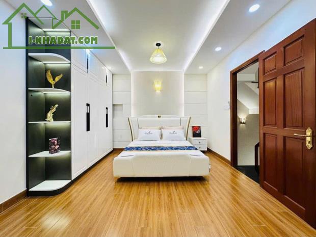 Đi nước ngoài định cư bán gấp nhà ở đường Liên Phường, Phước Long B, Thủ Đức, giá 2 tỷ 500 - 3
