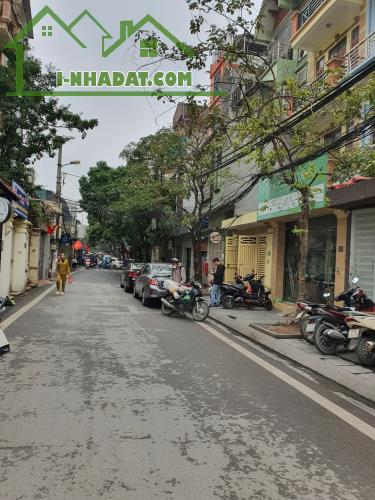 Bán nhà phân lô Hoàng Đạo Thành 65m2, 5 tầng, ô tô tránh, kinh doanh, chỉ 17.6 tỷ.