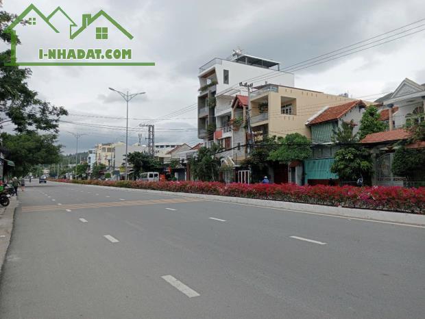 🔥 Cần bán căn nhà Cấp 4, Mặt tiền đường 2/4 phường Vĩnh Hoà, gần Bến Xe Phía Bắ