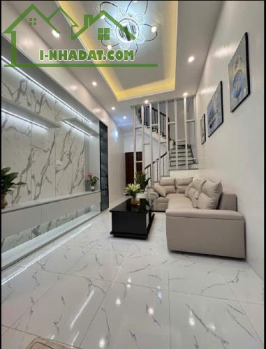 NHÀ ĐẸP PHỐ TÔN ĐỨC THẮNG-TRUNG TÂM ĐỐNG ĐA-CÁCH PHỐ 30M-NGÕ THÔNG -TẶNG NỘI THẤT XỊN
