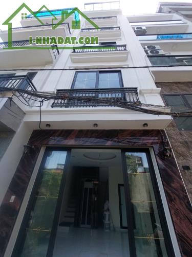 Nhà đẹp phố Đàm Quang Trung, ô tô đỗ cửa , vào nhà , thang máy , nhà mới kính kong