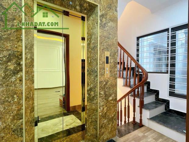8.75 tỷ nhà Pháo Đài Láng Đống Đa mới tinh 60m ra ô tô 6 tầng thang máy 36m2, ở + cho thuê