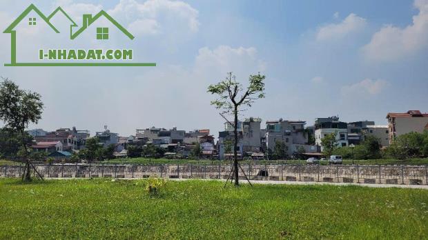 Lô đất siêu đẹp lô góc mặt hồ Vạn Hạnh Việt Hưng diện tích 245m mặt tiền rộng 18m 63 tỷ 9 - 3