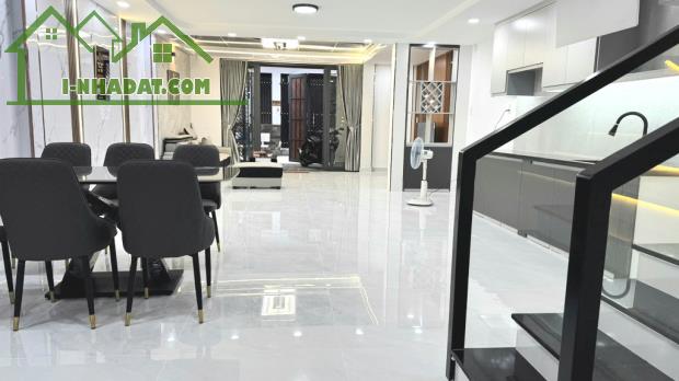 Quá rẻ - Nhà Phan Văn Hớn Q12 (giáp Tân Bình),HXH, diện tích 100m2 giá 5,9 tỷ