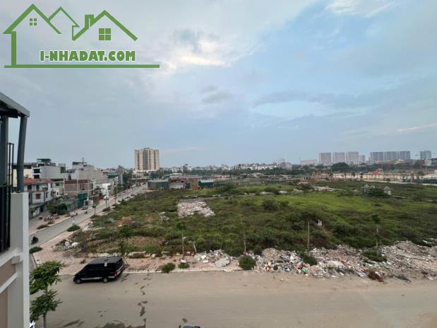 DÂN XÂY -HIẾM NGỌC THUỴ-PHÂN LÔ OTO TRÁNH CÓ 102?- GARA 2 XE 7 CHỖ 5 TẦNG THANG MÁY- GIÁ 1