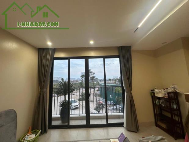DÂN XÂY -HIẾM NGỌC THUỴ-PHÂN LÔ OTO TRÁNH CÓ 102?- GARA 2 XE 7 CHỖ 5 TẦNG THANG MÁY- GIÁ 1 - 2