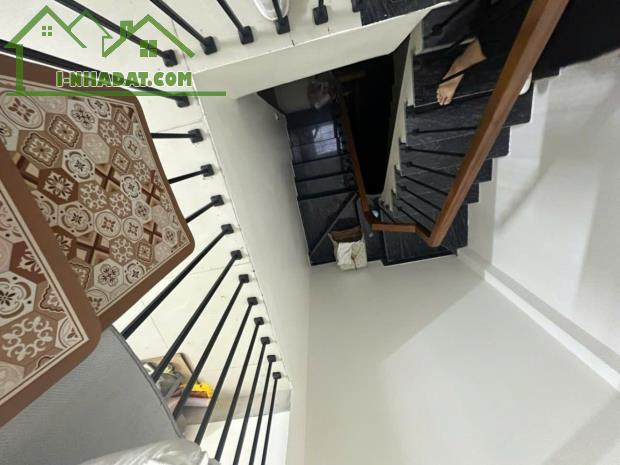 DÂN XÂY -HIẾM NGỌC THUỴ-PHÂN LÔ OTO TRÁNH CÓ 102?- GARA 2 XE 7 CHỖ 5 TẦNG THANG MÁY- GIÁ 1 - 5