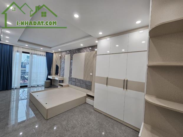 Bán nhà Hoàng Như Tiếp, 6 tầng thang máy, đủ nội thất, gần phố, DT 45m2 nở hậu - 2