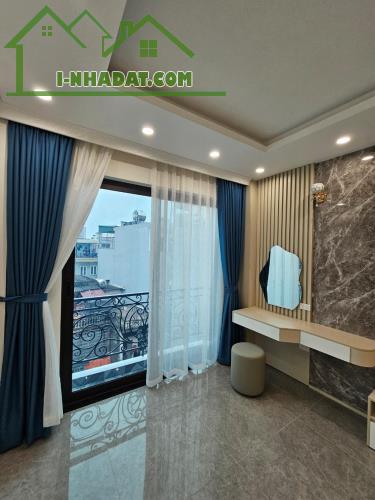 Bán nhà Hoàng Như Tiếp, 6 tầng thang máy, đủ nội thất, gần phố, DT 45m2 nở hậu - 1