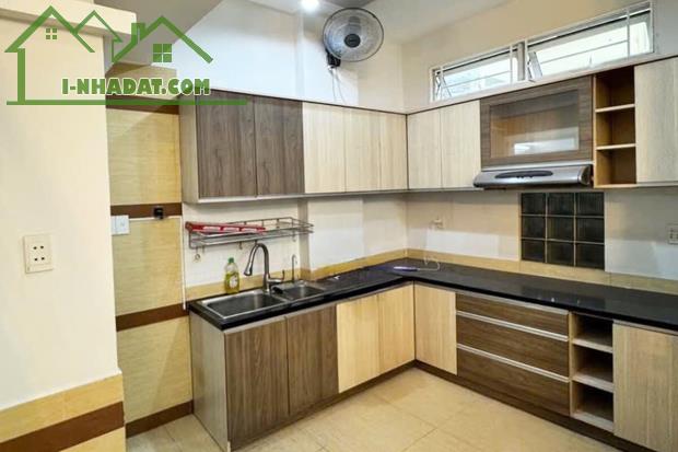 Bán nhà Nguyễn Trọng Tuyển, Xe hơi, 39m² (3.5m hậu 4.2m, dài 10.2m) - Giá 7.9 tỷ TL - 3