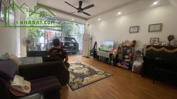 +CHỦ CẦN BÁN GẤP GIẢM CHÀO-1,5 TỶ GIÁ MỚI: 13.5 TỶ(giá cực tốt) -ĐỨC GIANG-Ô TÔ TRÁNH. - 4