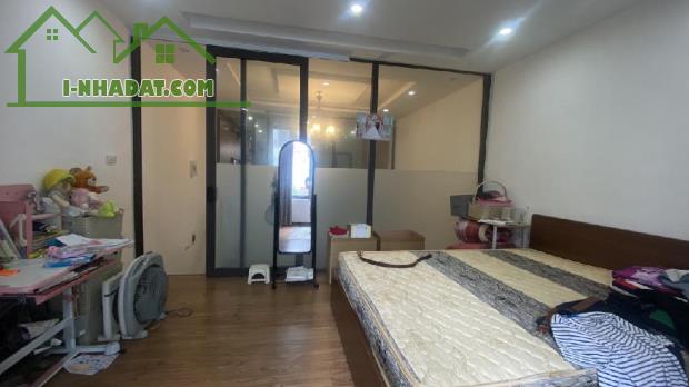 +CHỦ CẦN BÁN GẤP GIẢM CHÀO-1,5 TỶ GIÁ MỚI: 13.5 TỶ(giá cực tốt) -ĐỨC GIANG-Ô TÔ TRÁNH. - 3