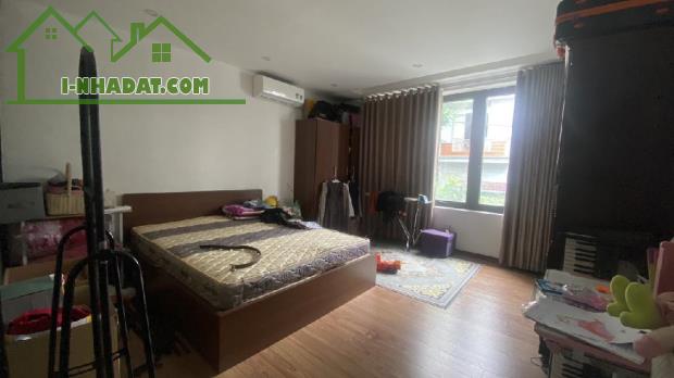 +CHỦ CẦN BÁN GẤP GIẢM CHÀO-1,5 TỶ GIÁ MỚI: 13.5 TỶ(giá cực tốt) -ĐỨC GIANG-Ô TÔ TRÁNH. - 1