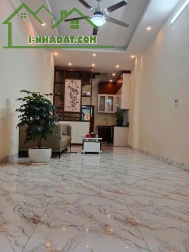 5 TẦNG ĐỦ NỘI THẤT Ở NGAY – GẦN TRƯỜNG HỌC – DÂN TRÍ CAO – AN NINH TỐT - PHỐ ĐÔNG THIÊN - 5