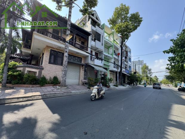 BIỆT THỰ GỖ LIM - TRUNG TÂM XA HOA QUẬN 6 NGAY BÌNH PHÚ  - ĐẲNG CẤP THƯỢNG LƯU.