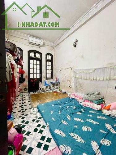 BÁN NHÀ 2 TẦNG- PHỐ THÁI HÀ- ĐẤT PHÂN LÔ -Ô TÔ LÙI CỬA .CÁCH MẶT PHỐ 50M - 1