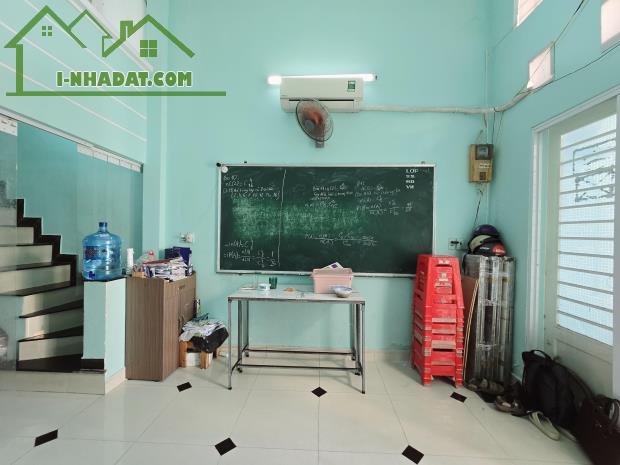 Bán nhà hẻm rộng Đoàn Văn Bơ,P.14,Q.4,dt: 4 x 11 nhà xây 3 tầng 3 Tỷ 89. - 2