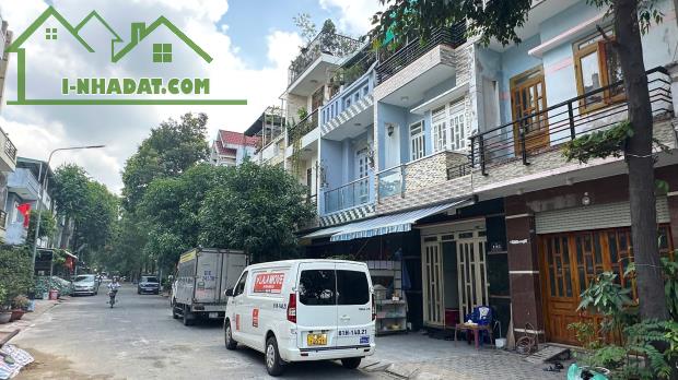 Bán nhà 3 Lầu gần TTHC Dĩ An,đường nhựa trước nhà 13m