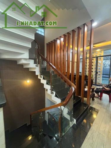 BÁN TOÀ NHÀ 6 TẦNG MẶT TIỀN NGUYỄN VĂN QUÁ 4X 20M NHỈNH 11 TỶ