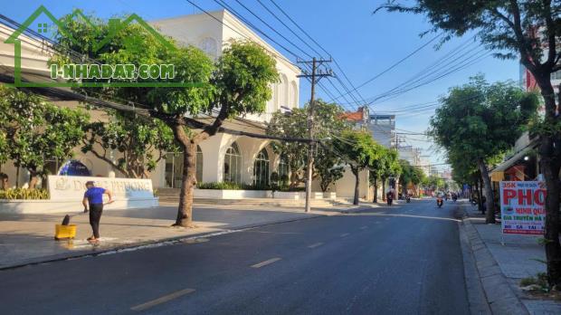 BÁN TOÀ NHÀ 6 TẦNG MẶT TIỀN NGUYỄN VĂN QUÁ 4X 20M NHỈNH 11 TỶ - 2