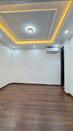 HÀNG HIẾM!!!  Nhà riêng 30.3m2, nhỉnh 6 tỷ ở Phạm Ngọc Thạch, Đống Đa, Hà Nội Siêu Hot - 1