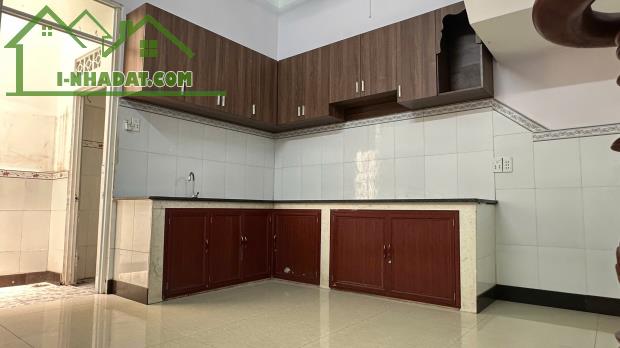 Bán nhà 2 Lầu MẶT TIỀN kinh doanh,giá cực kì hiếm gặp, chỉ nhỉnh 3 tỷ - 3