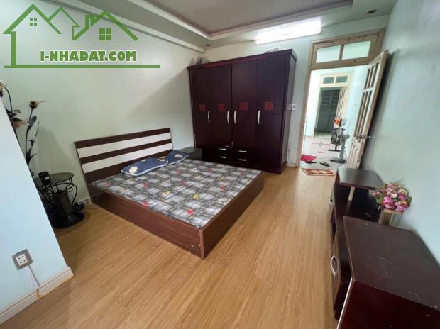 Cho thuê nhà full đồ Hồ Sen , Lê Chân , sân cổng riêng