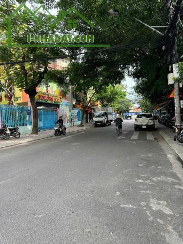Cần bán 2 căn nhà mặt tiền đường Bà Triệu - Nha Trang dt 202m2 bán: 27 tỷ Liên hệ: phạm - 1