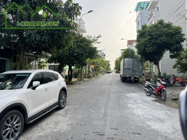 BÁN ĐẤT TẶNG NHÀ 3 TẦNG LÔ GÓC DT 230M2 MẶT PHỐ LỚN ĐỨC THẮNG, BẮC TỪ LIÊM NGAY CẠNH ĐẠI - 1