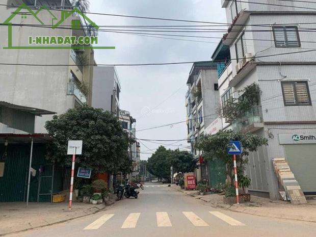 BÁN ĐẤT TẶNG NHÀ 3 TẦNG LÔ GÓC DT 230M2 MẶT PHỐ LỚN ĐỨC THẮNG, BẮC TỪ LIÊM NGAY CẠNH ĐẠI
