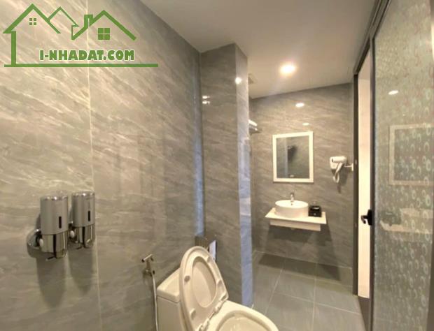 Khách sạn 8 tầng mặt tiền Hoàng Hoa Thám  dt 98m2 bán: 40 tỷ  lh: 0905724084 phạm đức hải